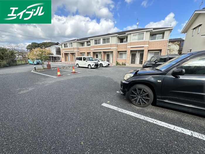 物件外観写真2　(駐車場)