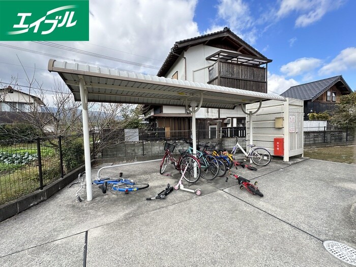 物件外観写真3　(駐輪場)