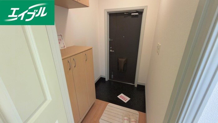 物件内観写真14　(玄関)