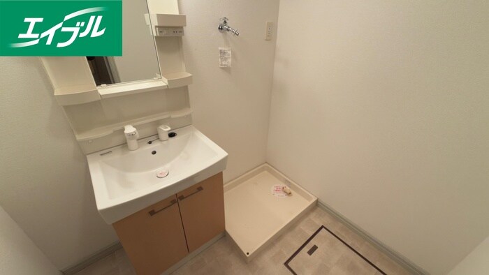 物件内観写真16　(洗濯機置場)