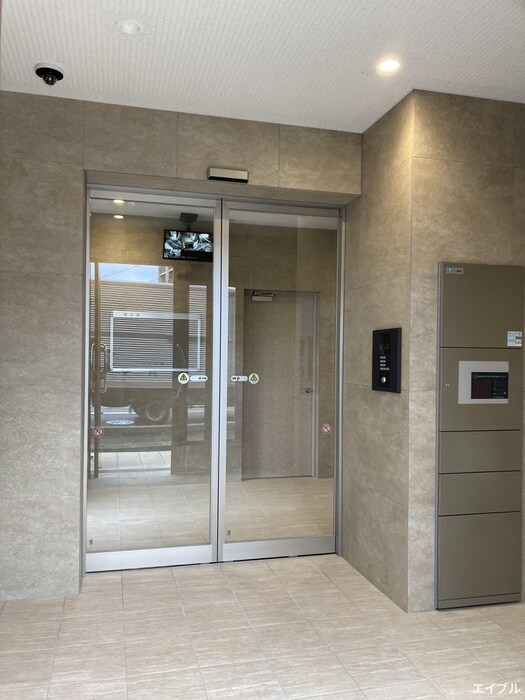 物件外観写真2　(エントランス部分)