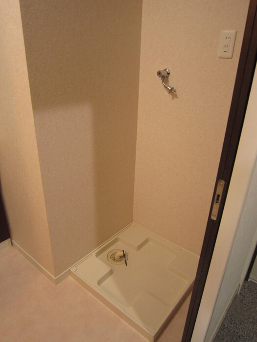 物件内観写真12　(洗濯機置場)