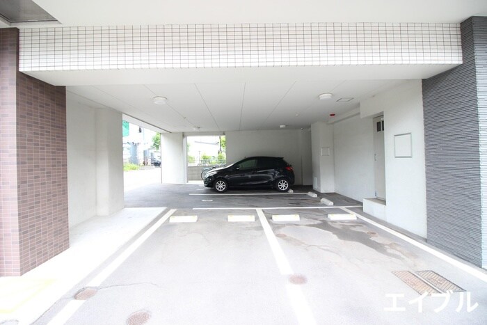 物件外観写真5　(駐車場)