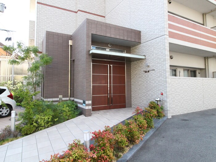 物件外観写真3　(エントランス部分)
