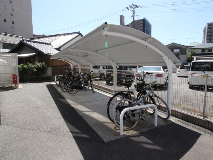 物件外観写真4　(駐輪場)