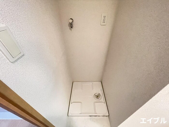 物件内観写真10　(洗濯機置場)