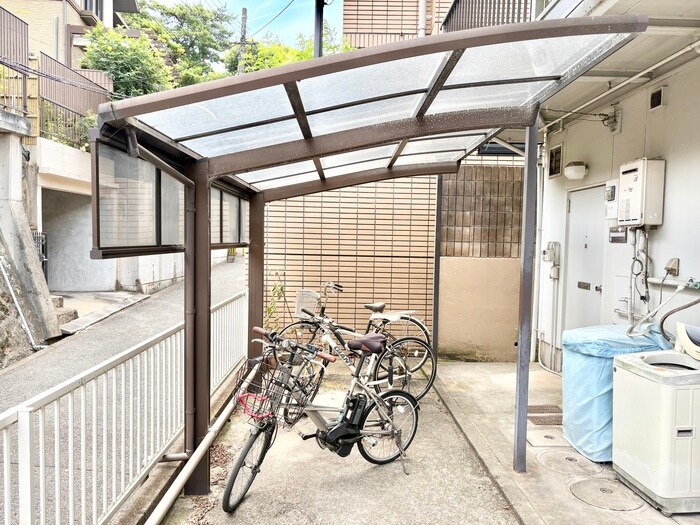 物件外観写真2　(駐輪場)