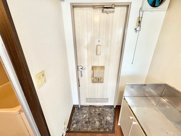 物件内観写真10　(玄関)