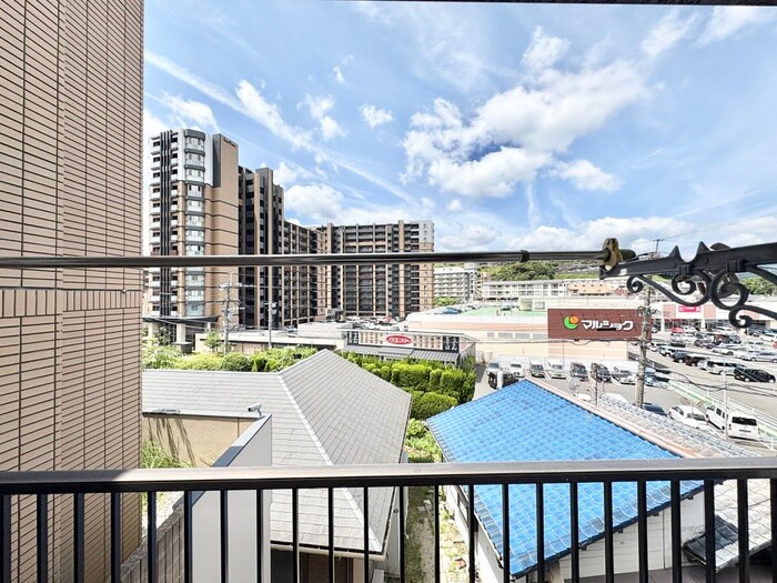 物件内観写真11　(室内からの展望)