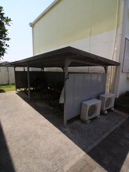 物件外観写真3　(駐輪場)