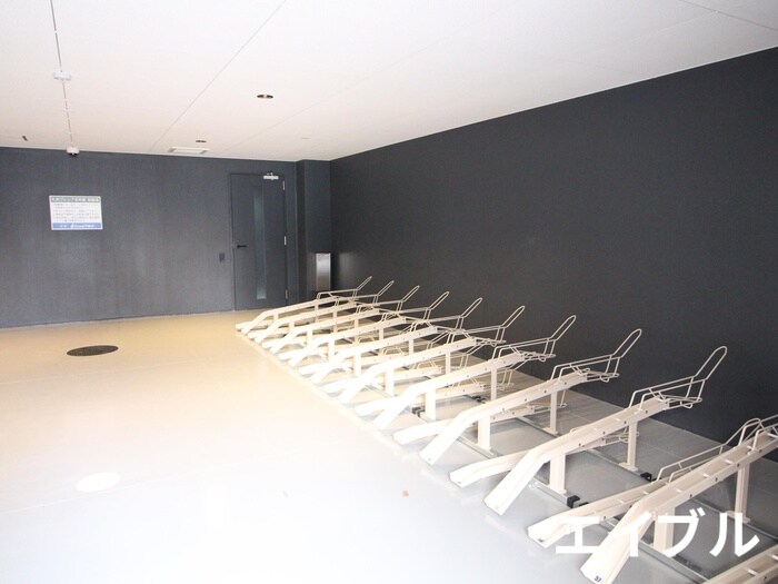 物件外観写真5　(駐輪場)