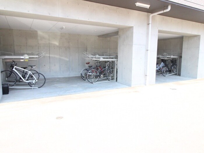 物件外観写真4　(駐輪場)