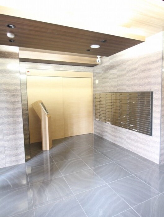 物件外観写真6　(エントランス部分)