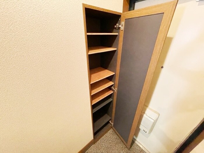 物件内観写真8　(靴箱)