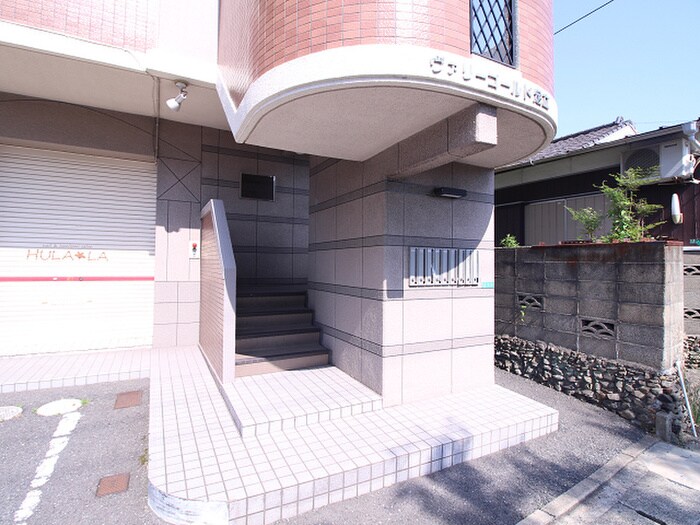 物件外観写真5　(エントランス部分)