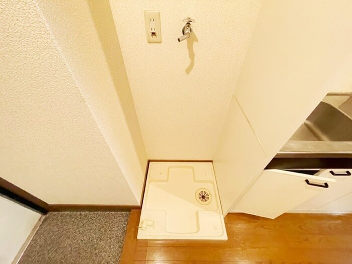 物件内観写真15　(洗濯機置場)