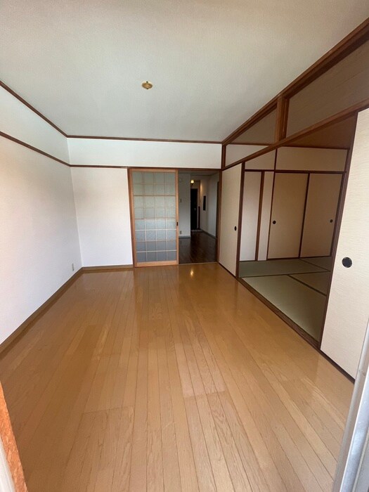 物件内観写真2　(居室)