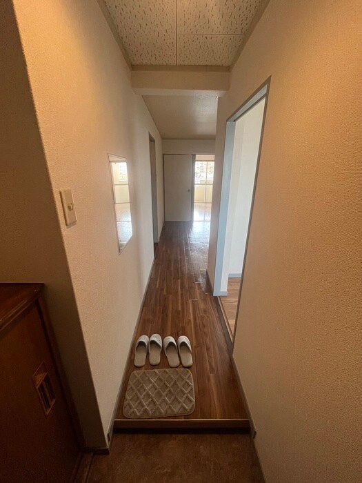 物件内観写真11　(玄関)