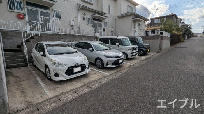 物件外観写真5　(駐車場)