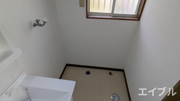 物件内観写真13　(洗濯機置場)