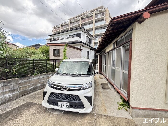 物件外観写真5　(駐車場)