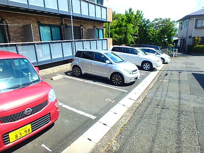 物件外観写真2　(駐車場)