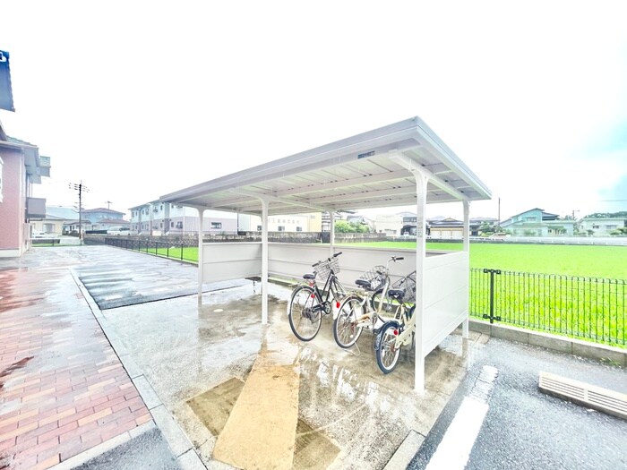 物件外観写真2　(駐輪場)