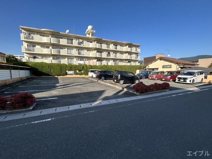 物件外観写真3　(駐車場)