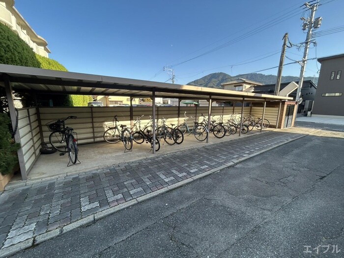 物件外観写真4　(駐輪場)