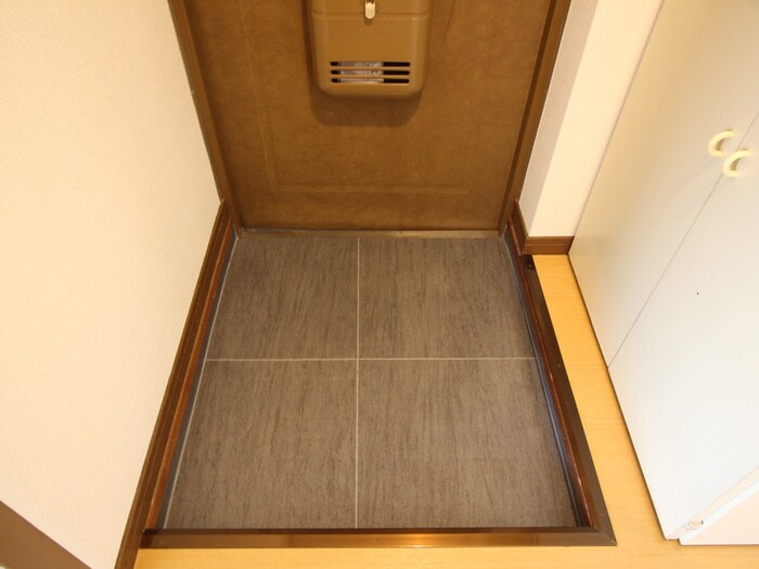 物件内観写真13　(玄関)