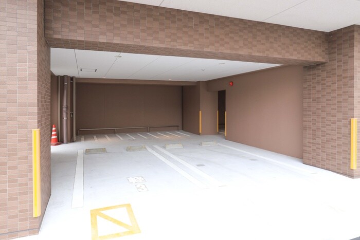 物件外観写真4　(駐車場)