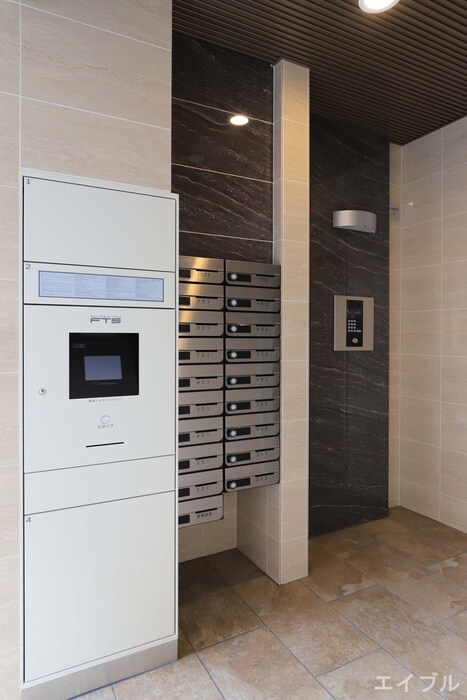 物件外観写真5　(エントランス部分)