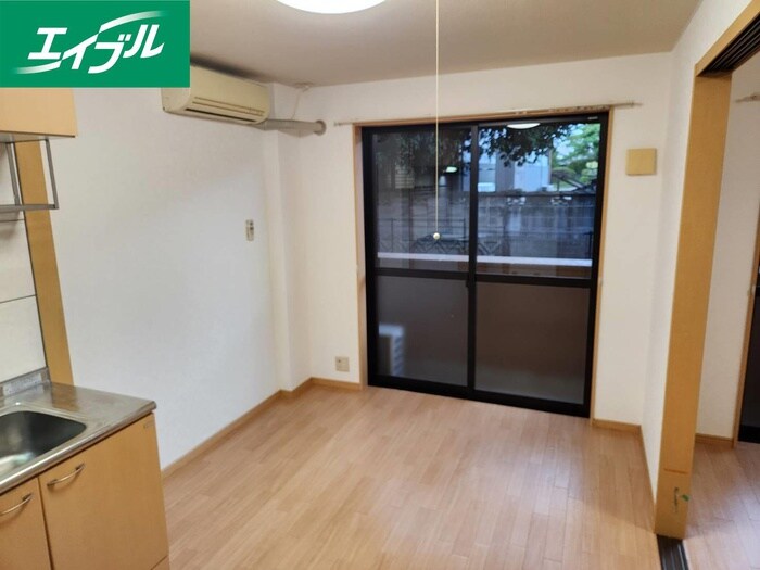 物件内観写真7　(居室)