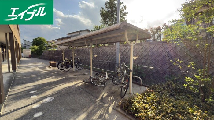 物件外観写真3　(駐輪場)