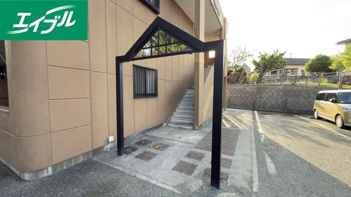 物件外観写真4　(エントランス部分)