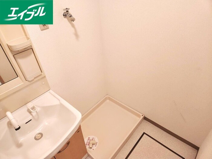 物件内観写真16　(洗濯機置場)