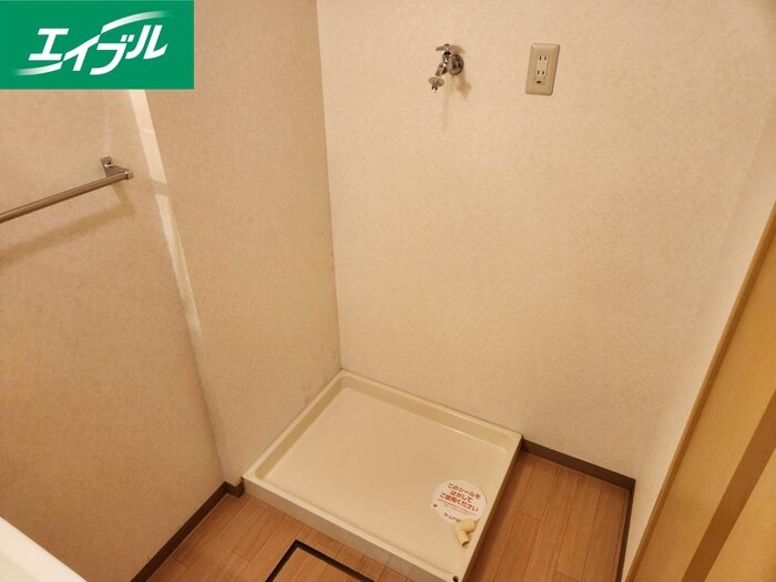 物件内観写真16　(洗濯機置場)