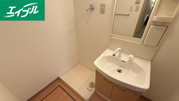 物件内観写真16　(洗濯機置場)