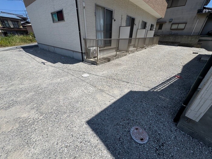 物件外観写真2　(駐車場)