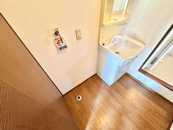 物件内観写真9　(洗濯機置場)