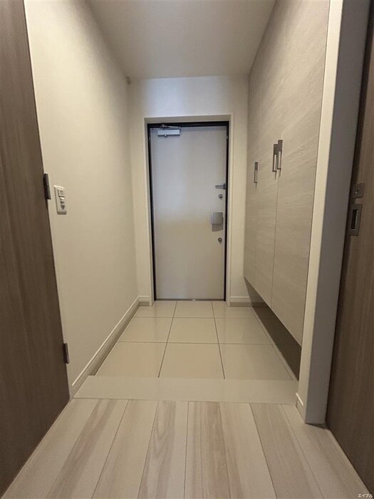 物件内観写真16　(玄関)