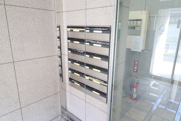 物件外観写真5　(エントランス部分)