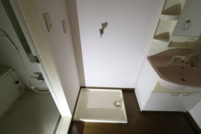 物件内観写真11　(洗濯機置場)