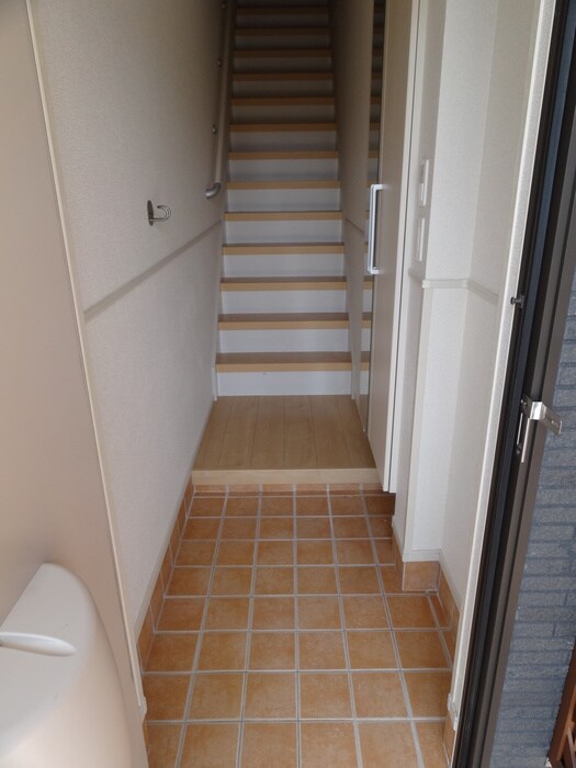 物件内観写真12　(玄関)