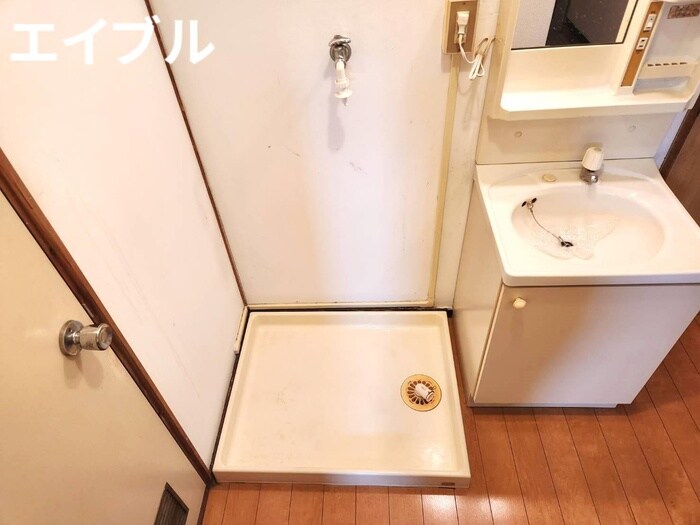 物件内観写真13　(洗濯機置場)