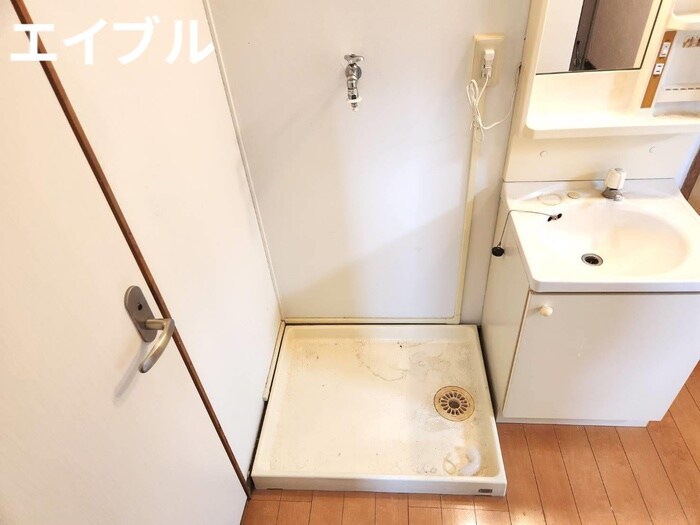 物件内観写真13　(洗濯機置場)