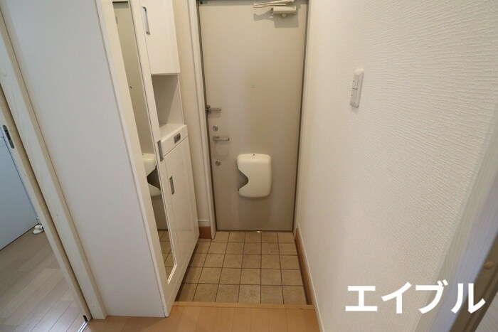 物件内観写真13　(玄関)
