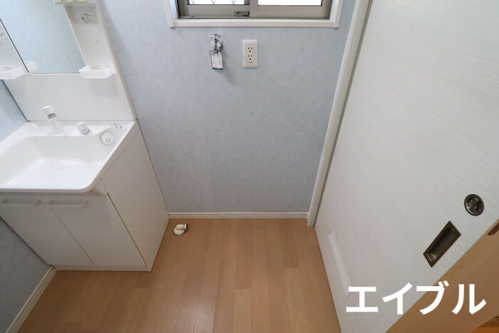 物件内観写真16　(洗濯機置場)