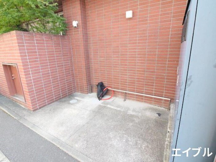 物件外観写真5　(駐輪場)