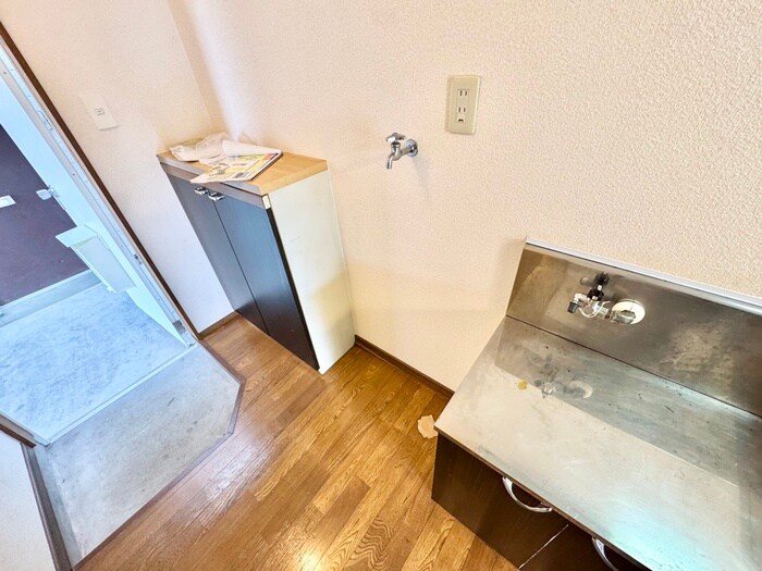 物件内観写真12　(洗濯機置場)